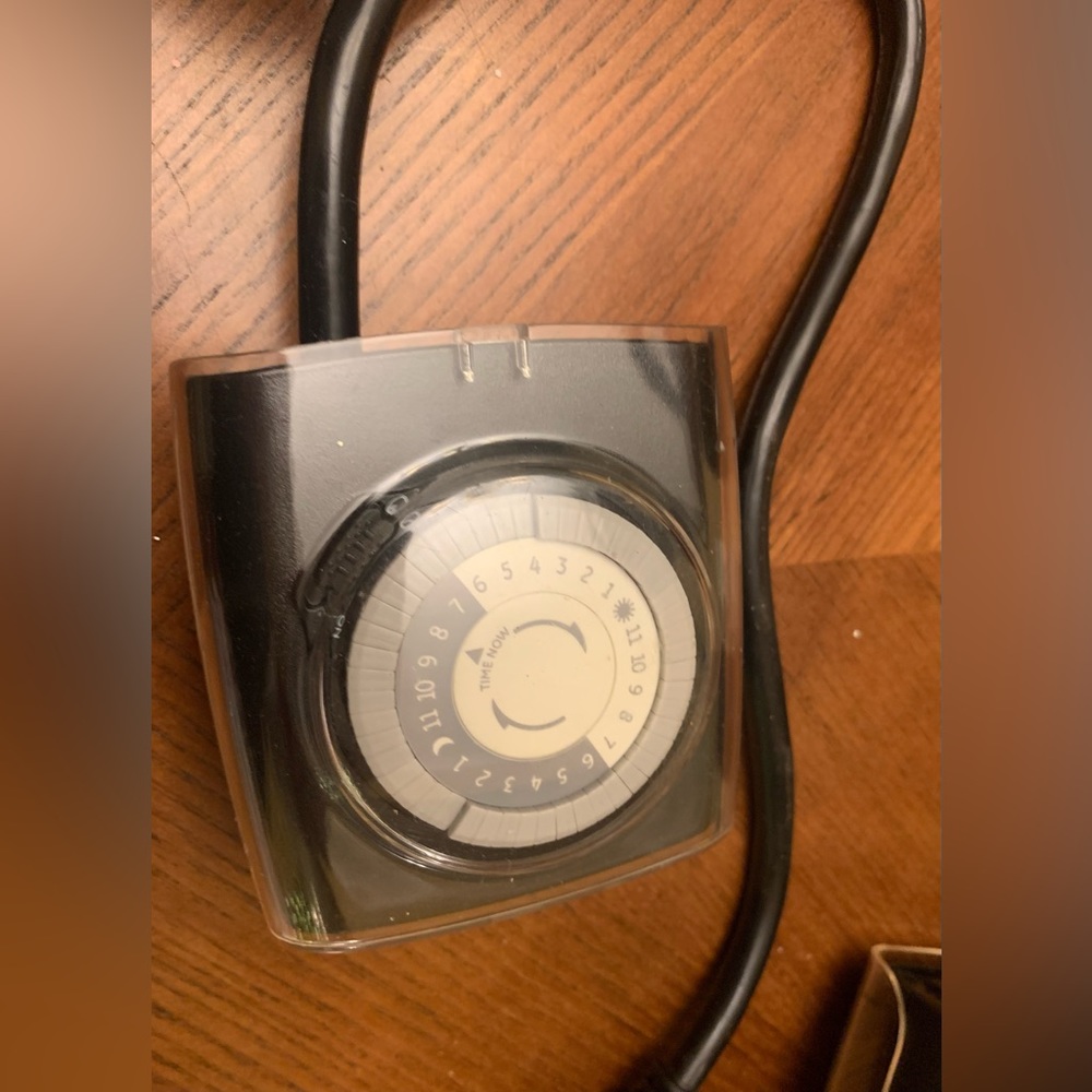GE 24-Hour Outdoor Plug-In Mechanical Timer with 1-Grounded Outlet